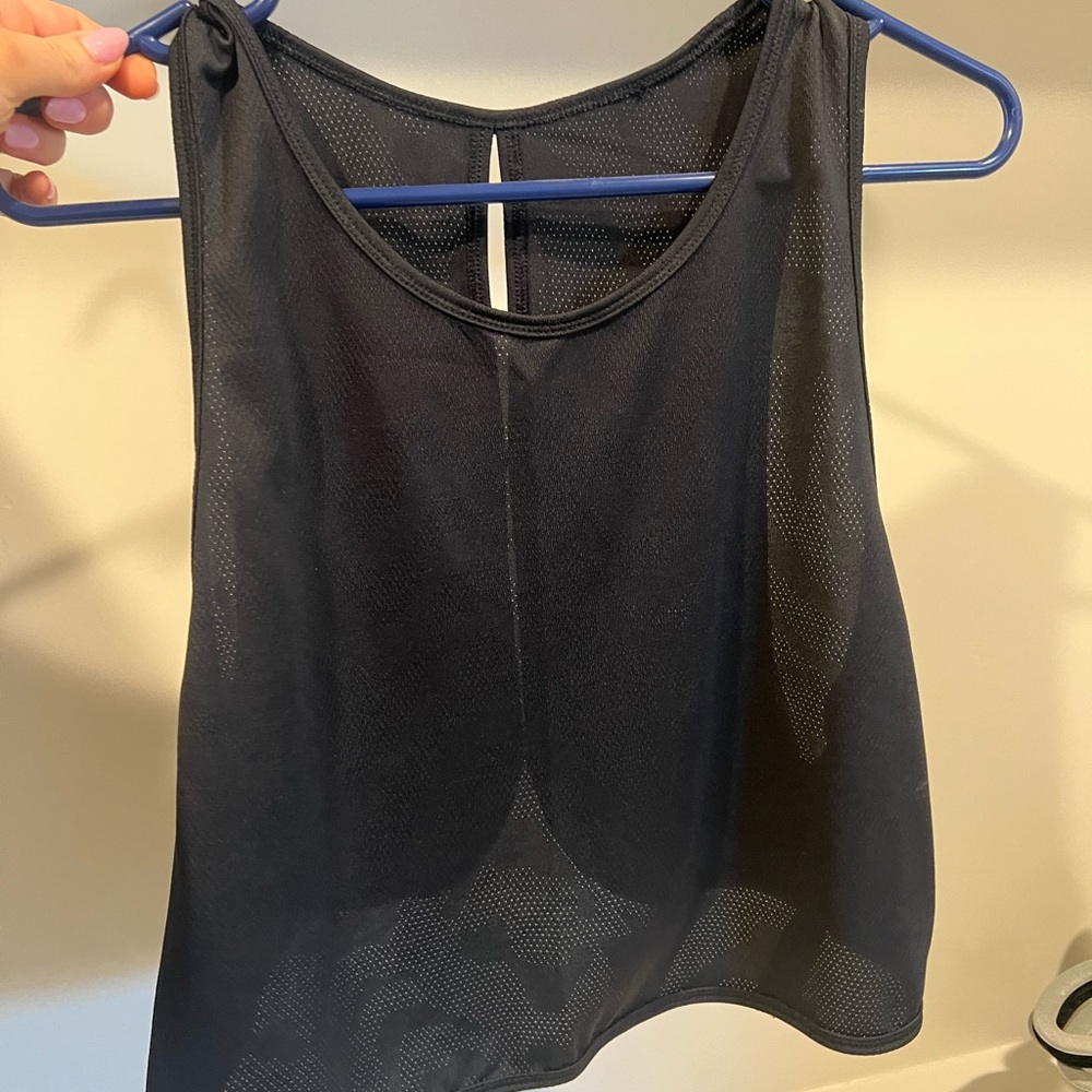 Women’s workout top